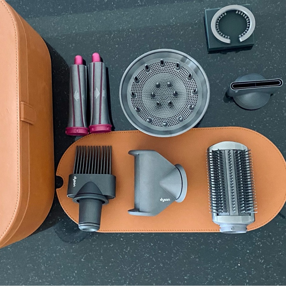 Dyson Airwrap and Supersonic Attachments (NEW) with box (GUC)